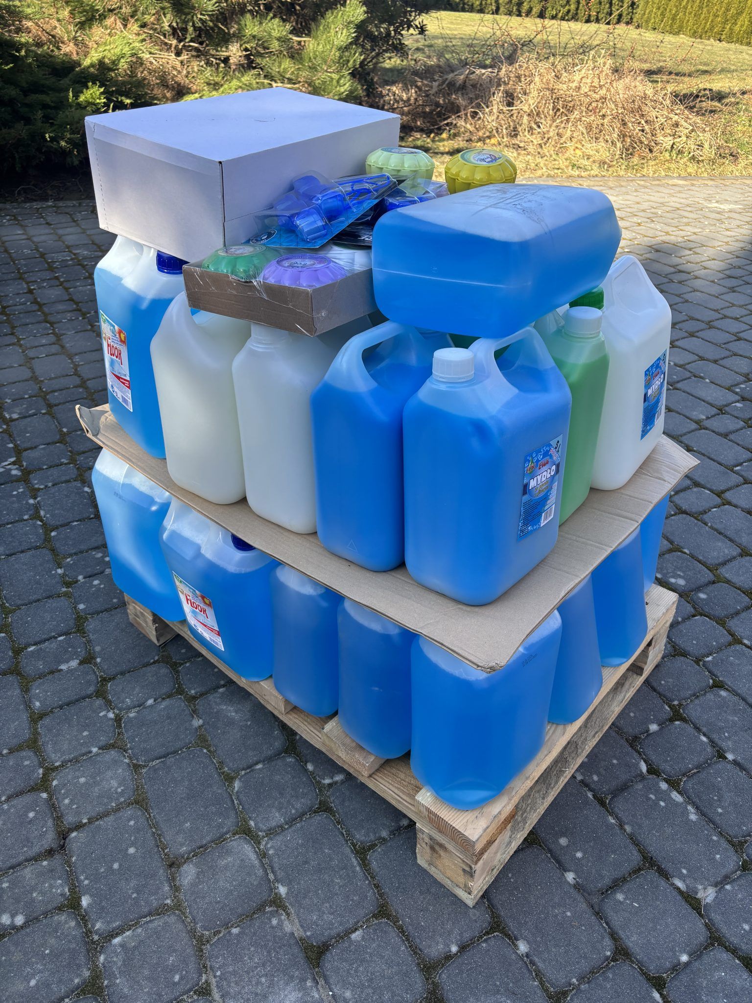 Paleta środków do utrzymania czystości