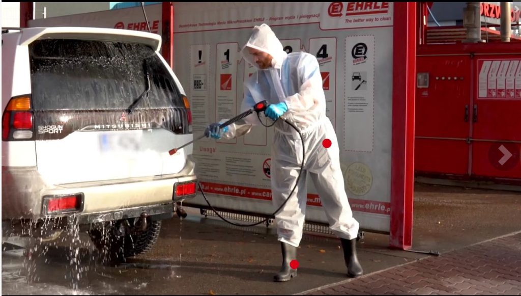 Odzież i wyposażenie BHP wykorzystywane w pracy w lokalnych firmach i zakładach w Łańcucie.