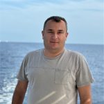 Poznaj właściciela Twierdzy BHP – 15 lat praktyki w branży, konkretne podejście do klientów i pasja do nurkowania. Bez zbędnych formalności.